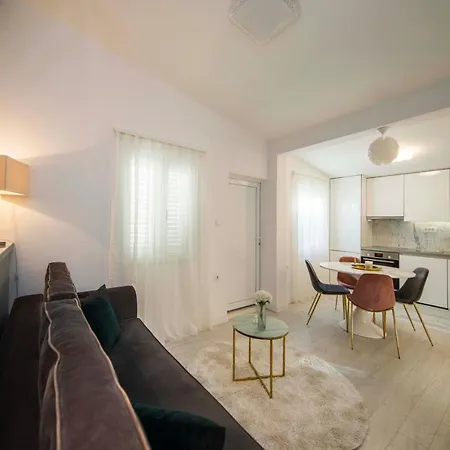 Lux Garden Luxury * Split