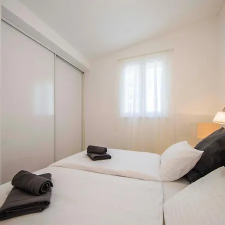Lux Garden Luxury