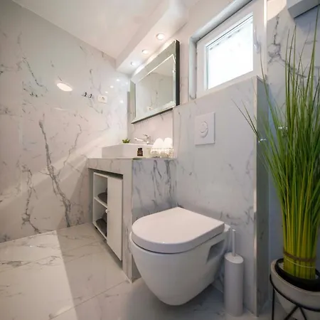 Lux Garden Luxury *