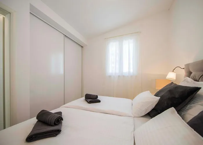 Lux Garden Luxury